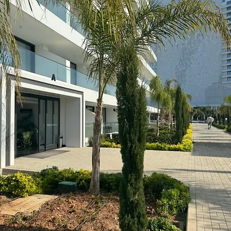 Grand Sapphire Casino & 24 Iskele Apartmán